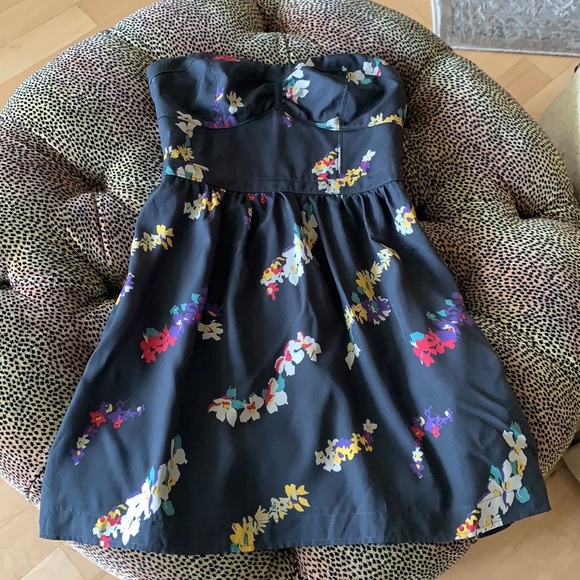 American Eagle Outfitters Dresses & Skirts - American Eagle Strapless Floral Dress
